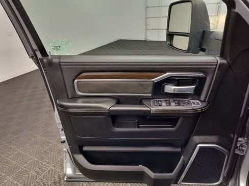 Used 2023 RAM 3500 Laramie AWD/4WD image 17
