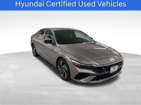 Used 2025 Hyundai Elantra Sport image 2