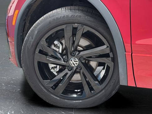 Used 2024 Volkswagen Tiguan SE R-Line AWD/4WD image 34