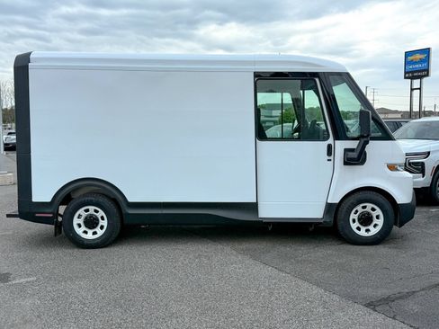 New 2026 Chevrolet Brightdrop 400 w/ Battery Pack, Max Range AWD/4WD image 8