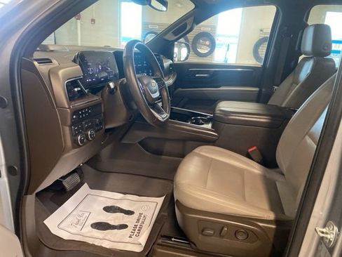 Certified 2025 Chevrolet Suburban LT w/ Comfort Package AWD/4WD image 21