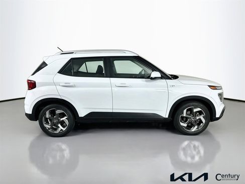 Used 2023 Hyundai Venue SEL image 4