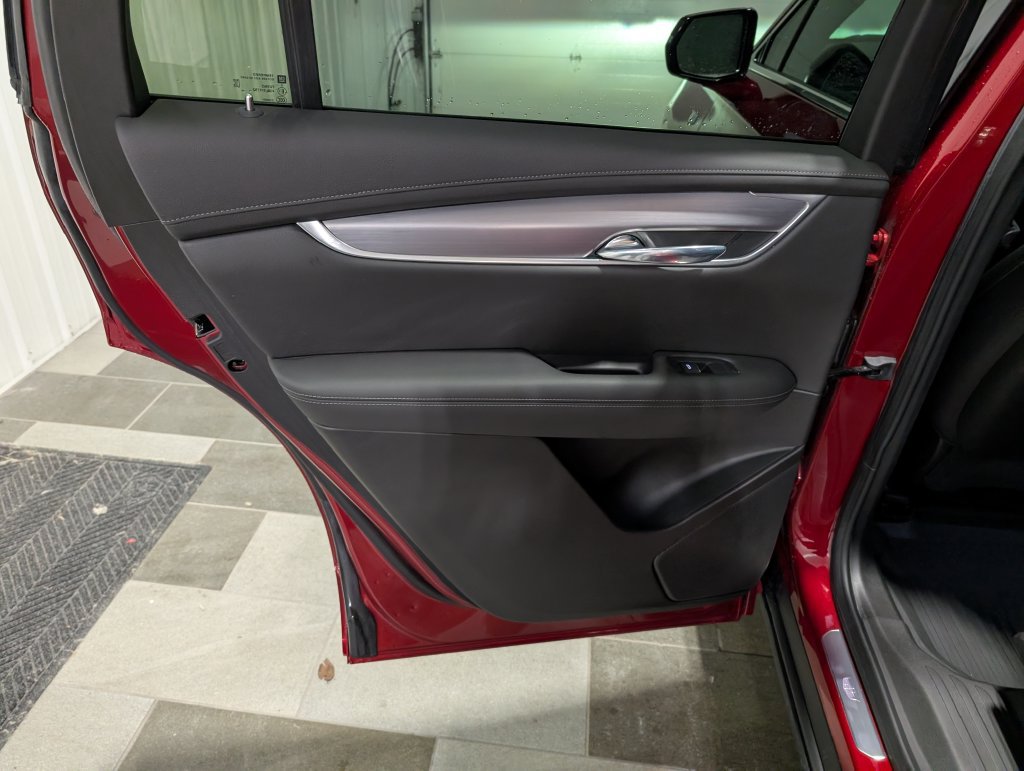 Used 2024 Cadillac XT6 Luxury w/ LPO, Floor Liner Package AWD/4WD image 9