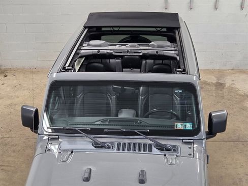 Used 2022 Jeep Wrangler Unlimited Sahara w/ LED Lighting Group AWD/4WD image 7
