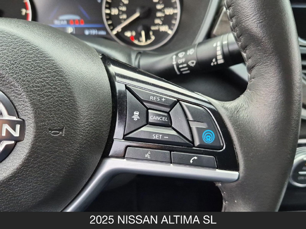 Used 2025 Nissan Altima 2.5 SL FWD image 19