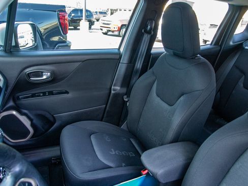 Used 2017 Jeep Renegade Latitude w/ Cold Weather Group AWD/4WD image 14