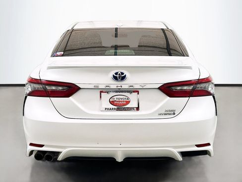 Used 2022 Toyota Camry XSE w/ Cold Weather Package FWD image 5