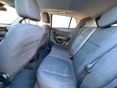 Used 2022 Chevrolet Trax LS w/ Tint and Cruise Package image 15