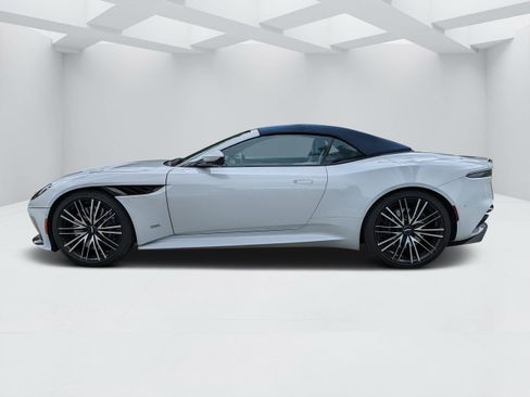 Used 2020 Aston Martin DBS Superleggera Volante RWD image 6