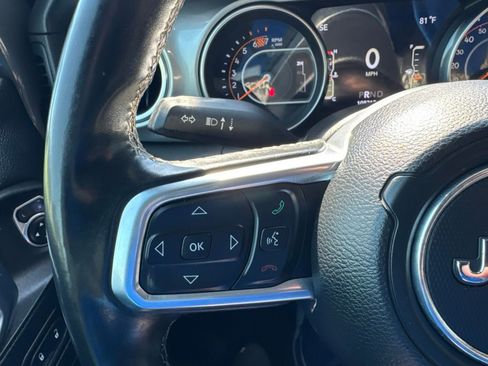 Used 2018 Jeep Wrangler Unlimited Sahara AWD/4WD image 16