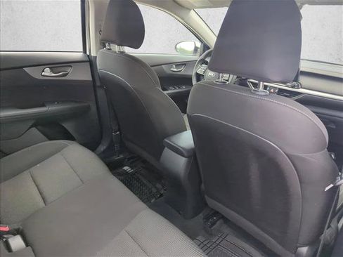 Used 2021 Kia Forte LXS FWD image 22