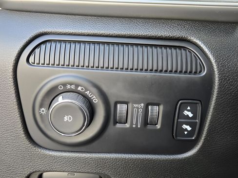 Certified 2023 Jeep Wagoneer L Series II AWD/4WD image 21