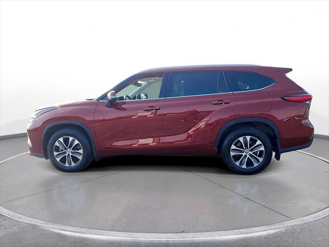 Used 2022 Toyota Highlander XLE AWD/4WD image 5