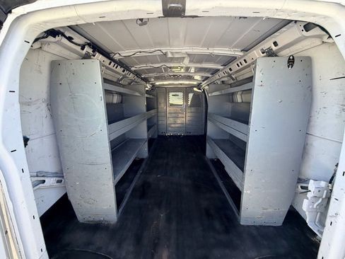 Used 2017 GMC Savana 3500 Extended RWD image 14