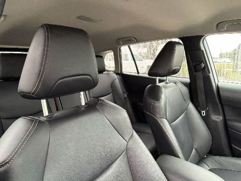 Used 2025 Toyota Corolla Cross XLE FWD image 40