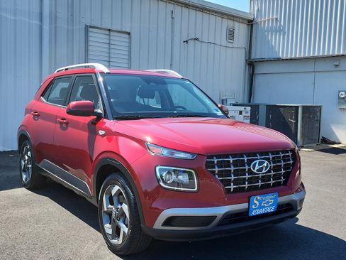 Used 2025 Hyundai Venue SEL FWD image 7