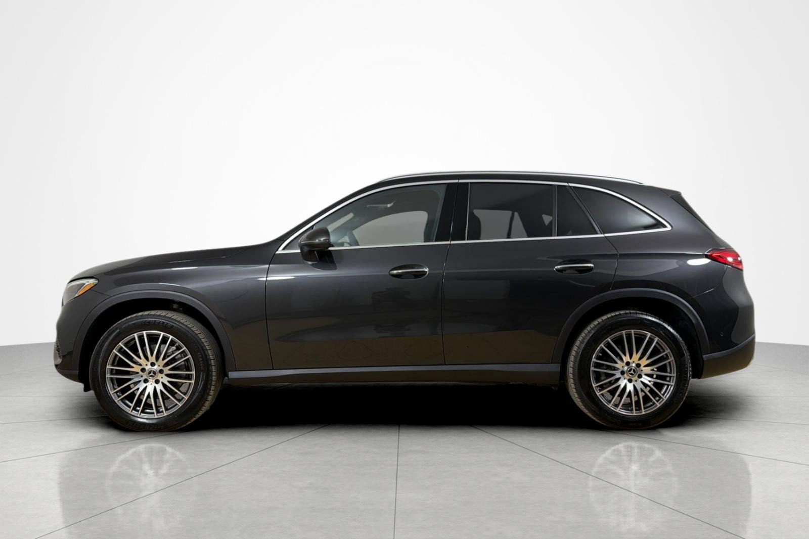Used 2026 Mercedes-Benz GLC 300 image 2
