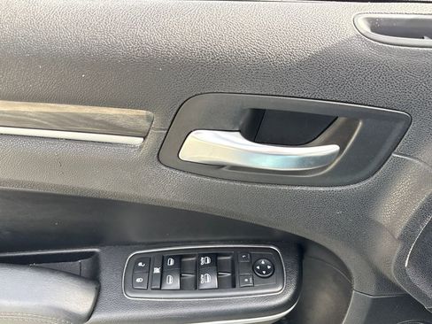 Used 2019 Chrysler 300 Touring L w/ Quick Order Package 22F image 16