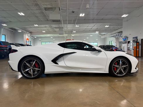 Used 2021 Chevrolet Corvette Stingray Preferred Cpe w/ Z51 Performance Package RWD image 32