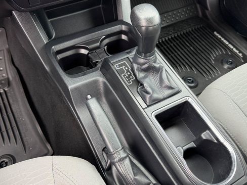 Used 2018 Toyota Tacoma SR AWD/4WD image 29