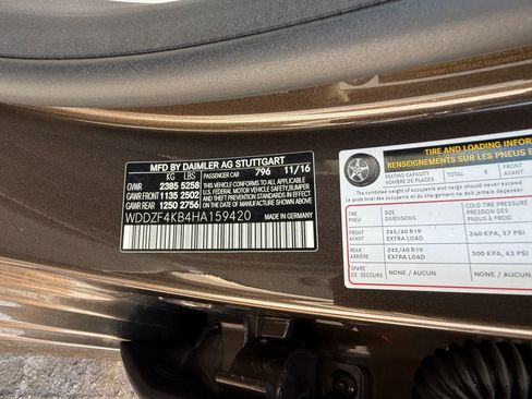 Used 2017 Mercedes-Benz E 300 4MATIC image 26