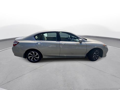 Used 2017 Honda Accord EX image 5