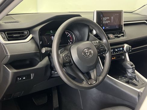 Used 2024 Toyota RAV4 XLE FWD image 15