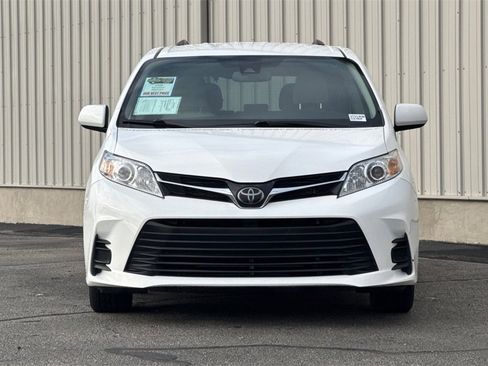 Used 2020 Toyota Sienna LE image 10