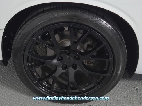 Used 2015 Dodge Challenger SXT RWD image 11