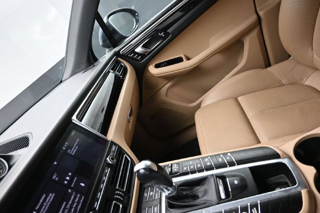 Used 2019 Porsche Macan AWD/4WD image 16