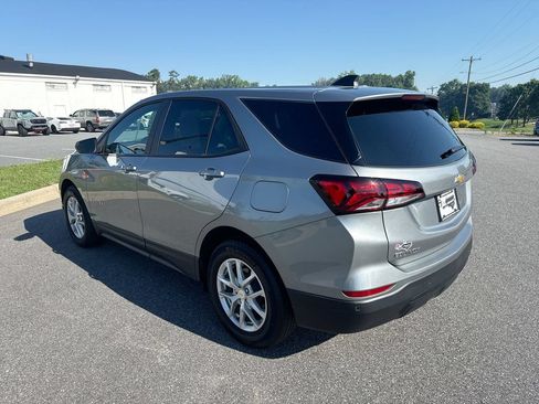 Used 2024 Chevrolet Equinox LS w/ LS Convenience Package FWD image 5
