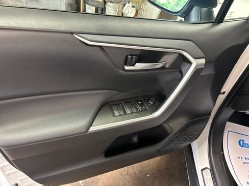Used 2025 Toyota RAV4 XLE w/ Convenience Package AWD/4WD image 12