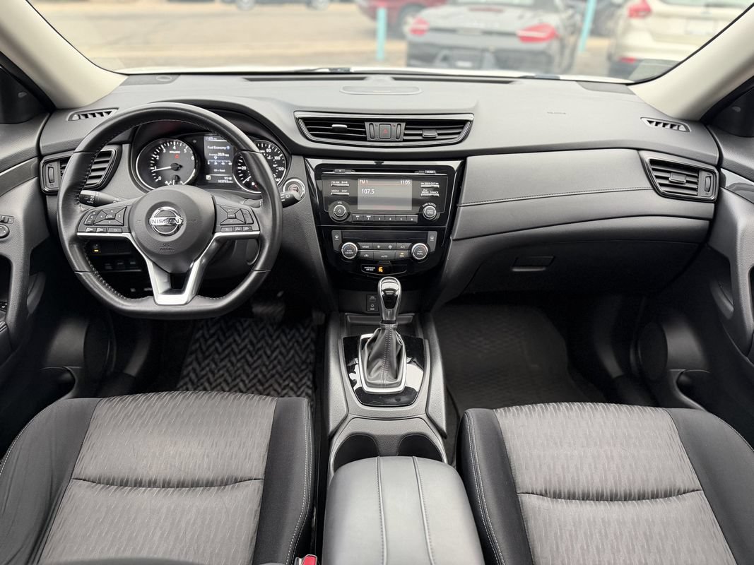 Used 2017 Nissan Rogue SV AWD/4WD image 14