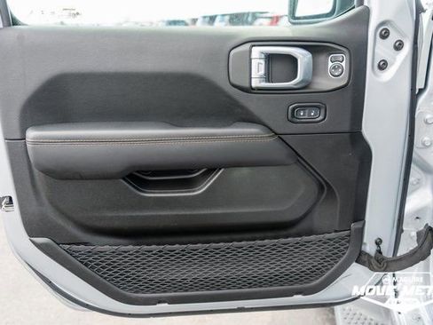 Used 2023 Jeep Wrangler Unlimited Sahara image 18