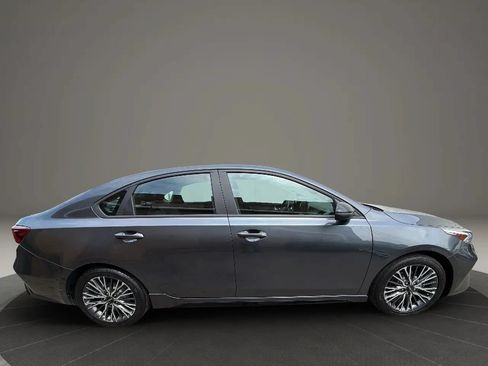 Used 2023 Kia Forte GT-Line w/ GT-Line Premium Package FWD image 4