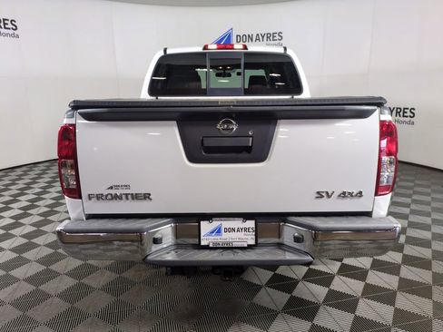 Used 2016 Nissan Frontier SV image 4