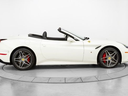 Certified 2016 Ferrari California T image 8
