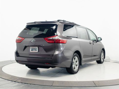 Used 2020 Toyota Sienna LE FWD image 12