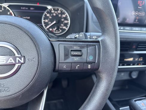 Used 2023 Nissan Rogue SV FWD image 17