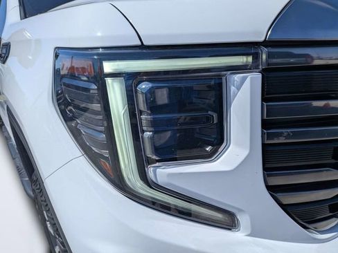 Used 2022 GMC Sierra 1500 AT4 w/ Technology Package AWD/4WD image 9