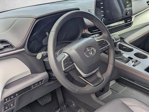 Used 2024 Toyota Sienna XSE image 9