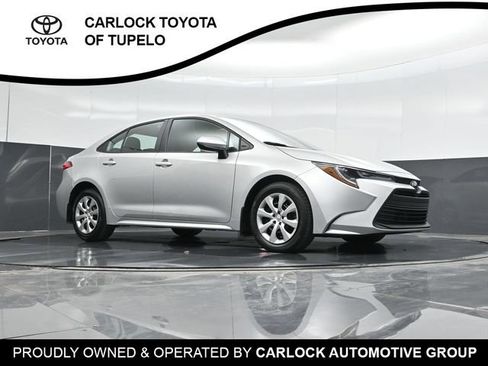 Used 2025 Toyota Corolla LE FWD image 50