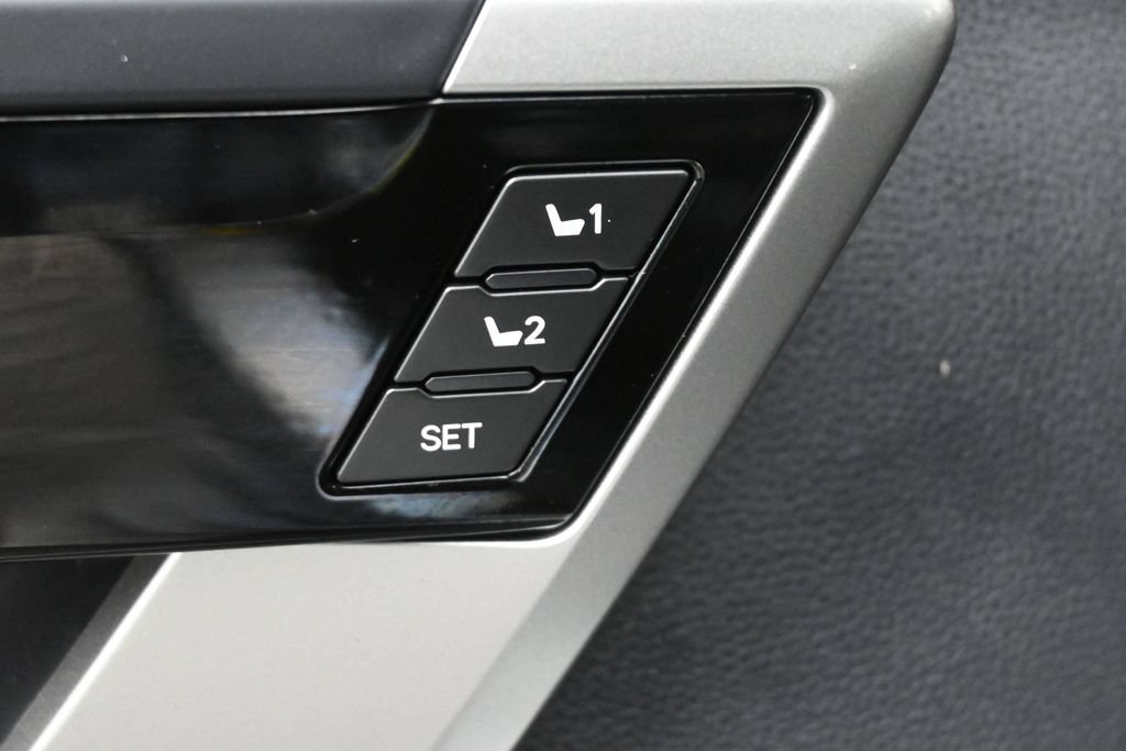 Used 2023 Toyota Tundra Limited AWD/4WD image 5
