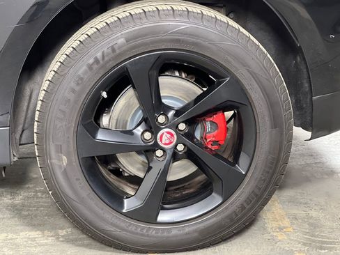 Used 2017 Jaguar F-PACE Premium image 42