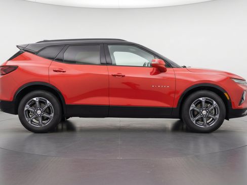Used 2025 Chevrolet Blazer LT FWD image 11