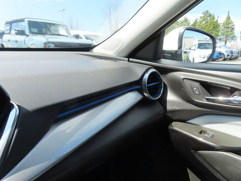 Used 2024 Chevrolet Trax LT w/ Driver Confidence Package FWD image 21