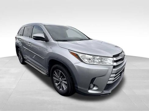 Used 2018 Toyota Highlander XLE AWD/4WD image 10