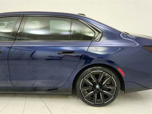 Used 2023 BMW i7 xDrive60 image 10