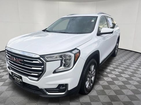 Used 2024 GMC Terrain SLT AWD/4WD image 3
