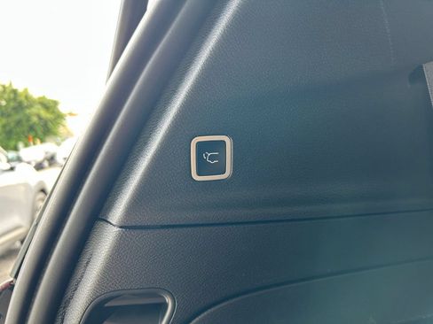 Used 2025 Chrysler Pacifica Select FWD image 16